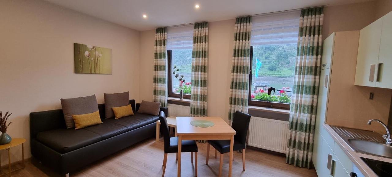Pension / Ferienwohnungen Scheid Kestert ภายนอก รูปภาพ