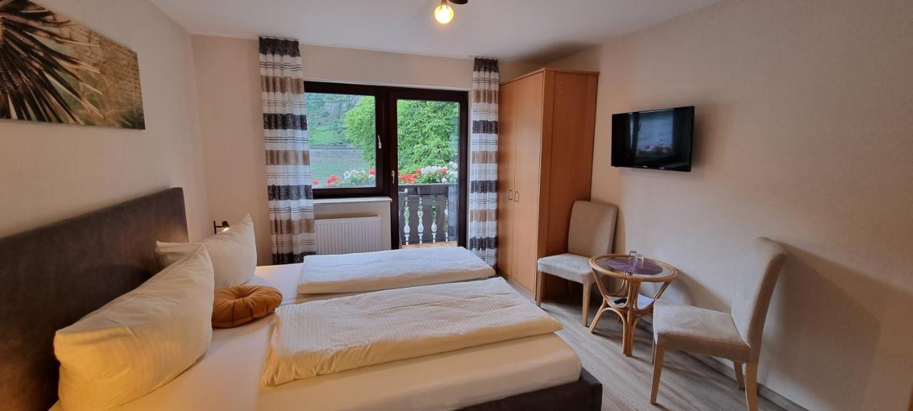 Pension / Ferienwohnungen Scheid Kestert ภายนอก รูปภาพ