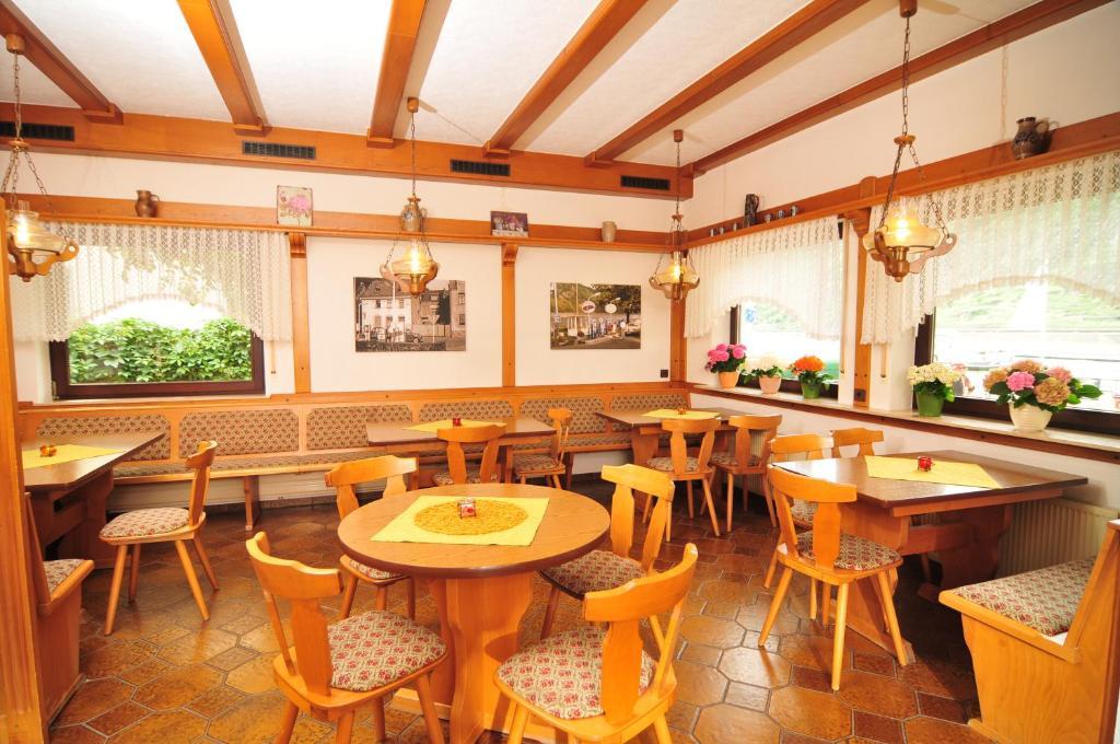Pension / Ferienwohnungen Scheid Kestert ภายนอก รูปภาพ