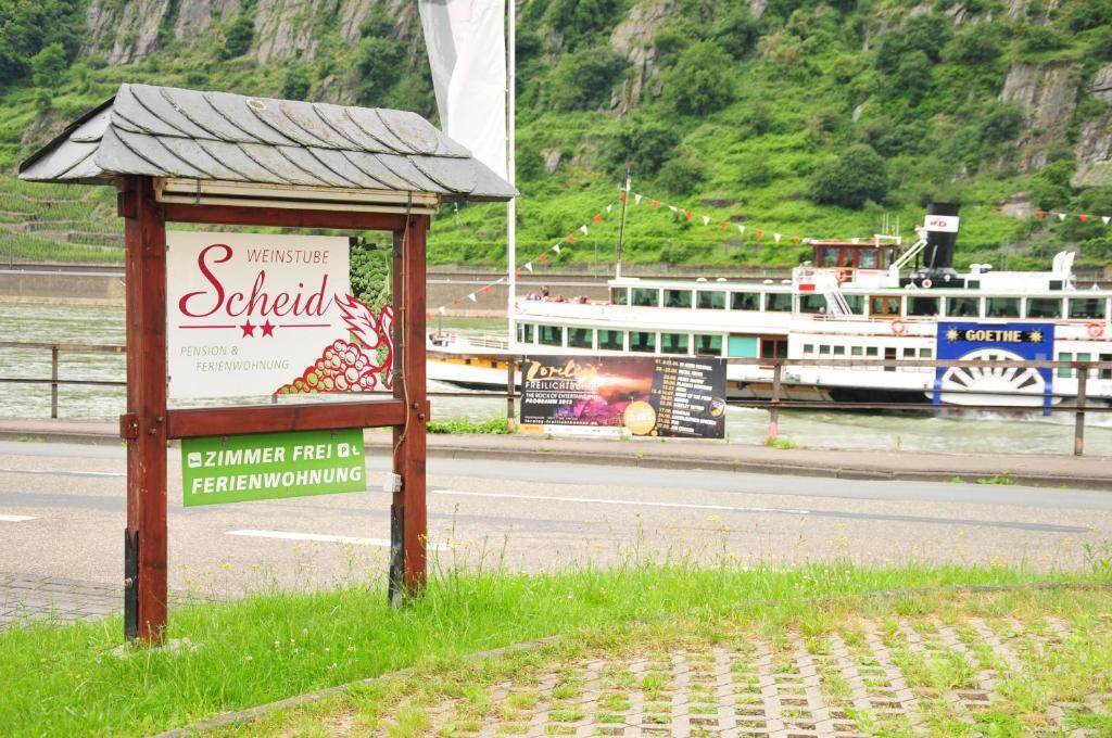 Pension / Ferienwohnungen Scheid Kestert ภายนอก รูปภาพ