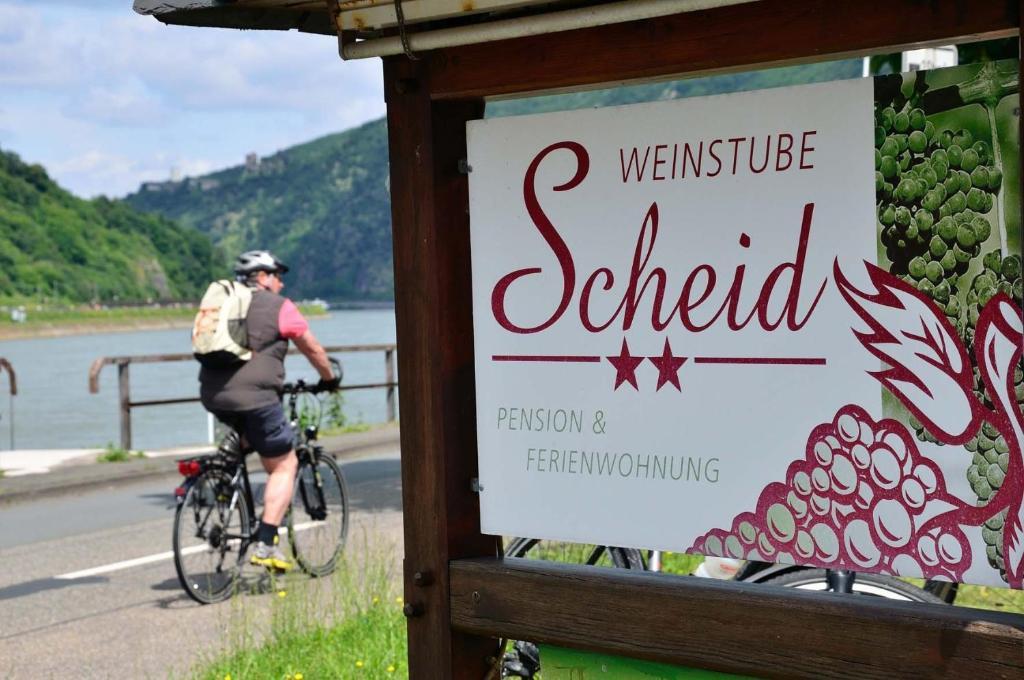 Pension / Ferienwohnungen Scheid Kestert ภายนอก รูปภาพ