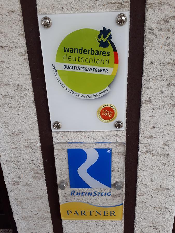 Pension / Ferienwohnungen Scheid Kestert ภายนอก รูปภาพ